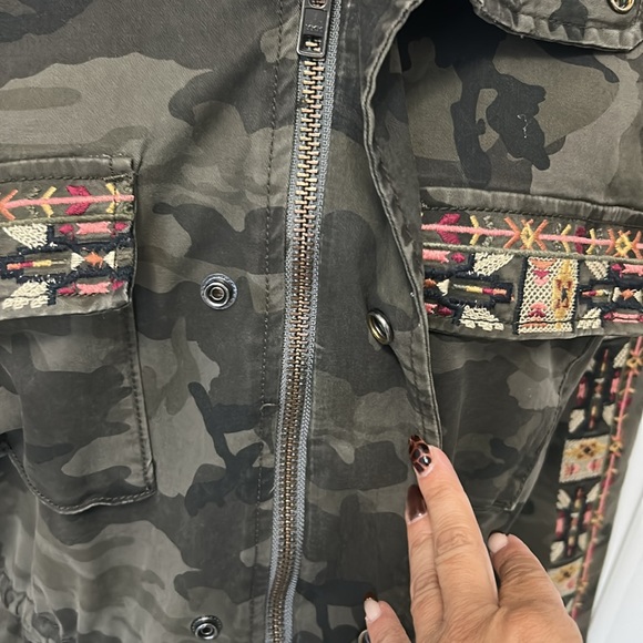 Driftwood Embroidered Camouflage Hooded Anorak - Picture 8 of 11